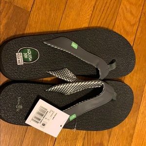 Sanuk gray flip flops